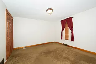 49 Pleasant St, Lunenburg, MA 01462 - Photo 13