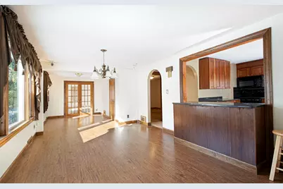 49 Pleasant St, Lunenburg, MA 01462 - Photo 5