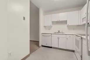 14 Heron St, Boston, MA 02132 - Photo 11