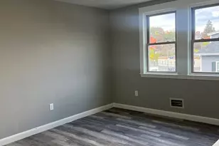 8 Wakefield Ave, Wakefield, MA 01880 - Photo 5