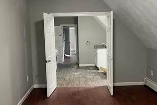 8 Wakefield Ave, Wakefield, MA 01880 - Photo 3