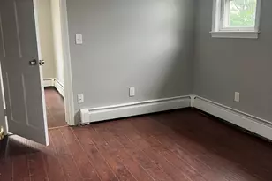 8 Wakefield Ave, Wakefield, MA 01880 - Photo 5