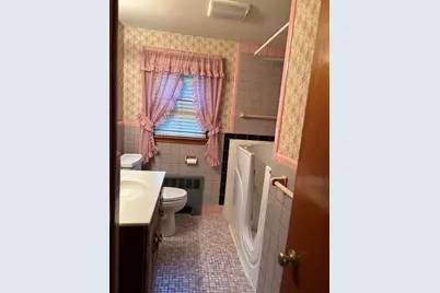 172 Florence St, Melrose, MA 02176 - Photo 9