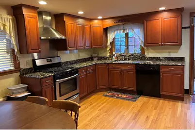 172 Florence St, Melrose, MA 02176 - Photo 3