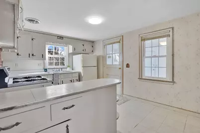 865 S Branch Pkwy, Springfield, MA 01118 - Photo 9