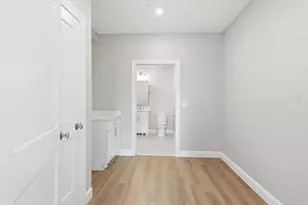 8 Vine St, Haverhill, MA 01830 - Photo 15