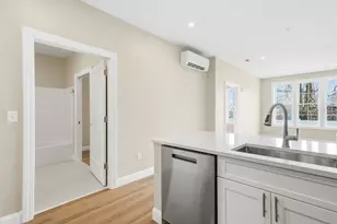 8 Vine St, Haverhill, MA 01830 - Photo 5