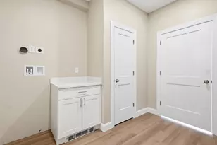 8 Vine St, Haverhill, MA 01830 - Photo 17