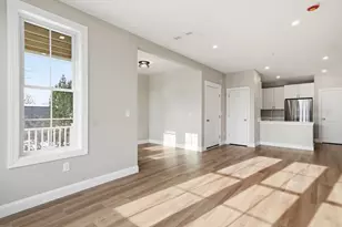 8 Vine St, Haverhill, MA 01830 - Photo 5