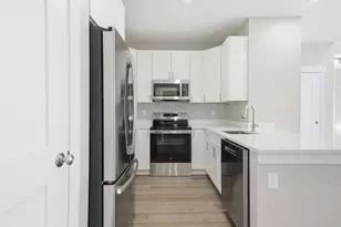 8 Vine St, Haverhill, MA 01830 - Photo 13