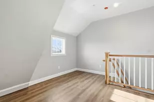 8 Vine St, Haverhill, MA 01830 - Photo 9