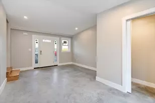 117 Elm St, Amesbury, MA 01913 - Photo 5