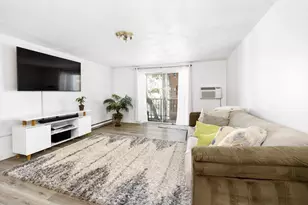 65 Greentree Ln, Weymouth, MA 02190 - Photo 3