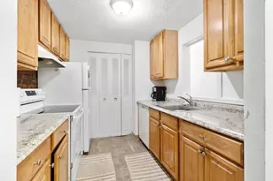 65 Greentree Ln, Weymouth, MA 02190 - Photo 7