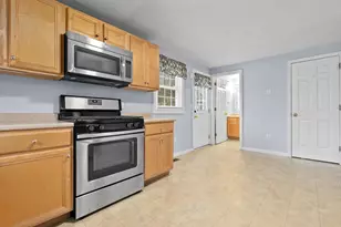 60 Woburn St, Lowell, MA 01852 - Photo 9