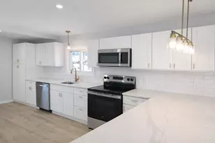 18 Banks, Brockton, MA 02302 - Photo 3