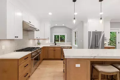 12 Pleasant St, Burlington, MA 01803 - Photo 11