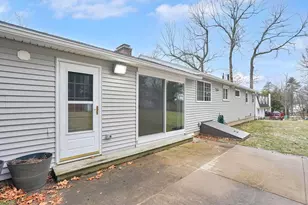 61 Ridgecrest Dr, Westfield, MA 01085 - Photo 9