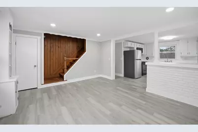 27 Nokomis, Springfield, MA 01109 - Photo 9