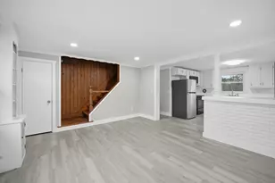 27 Nokomis, Springfield, MA 01109 - Photo 9