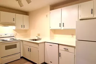 573 Broad St, Weymouth, MA 02189 - Photo 17