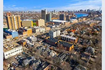 28 Winslow Rd, Brookline, MA 02446 - Photo 3