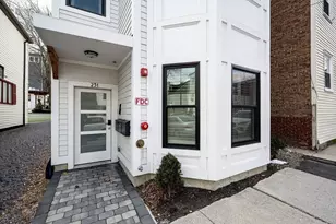 231 Everett St, Boston, MA 02128 - Photo 5