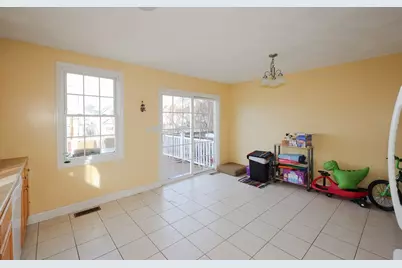 117 Manchester St #B, Lowell, MA 01852 - Photo 11