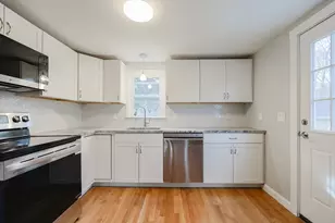 18 Huntington Ave, Plainville, MA 02762 - Photo 7