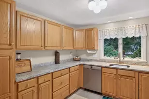 18 Windward St, Mashpee, MA 02649 - Photo 27