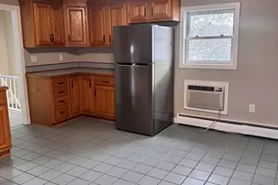 66 Taylor St, Holyoke, MA 01040 - Photo 11