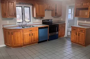 66 Taylor St, Holyoke, MA 01040 - Photo 9