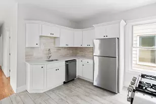 33 Harbor View St, Boston, MA 02125 - Photo 3