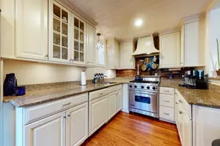 23 Pinckney, Boston, MA 02114 - Photo 9