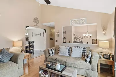 19 Greenwood St, Agawam, MA 01001 - Photo 7