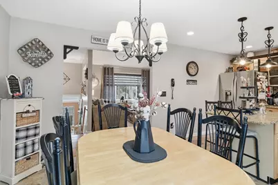 19 Greenwood St, Agawam, MA 01001 - Photo 11