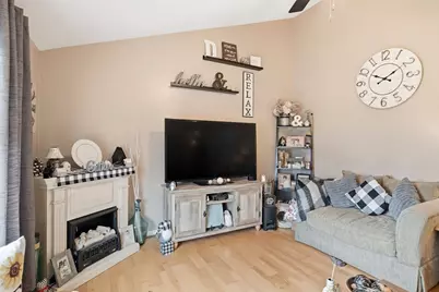 19 Greenwood St, Agawam, MA 01001 - Photo 5