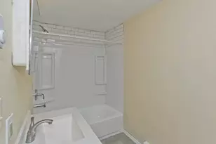 63 Pine St, Holyoke, MA 01040 - Photo 17