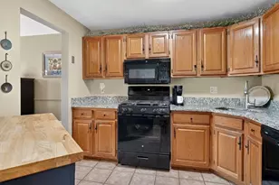 6 Chapman Pl, Leominster, MA 01453 - Photo 9