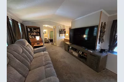 72 Holiday Cir, Chicopee, MA 01020 - Photo 9