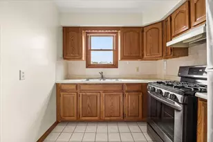 576 Slade St, Fall River, MA 02724 - Photo 5