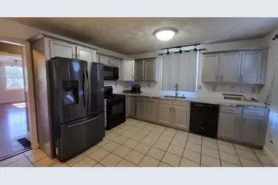 129 Manchester Street #B, Lowell, MA 01852 - Photo 5