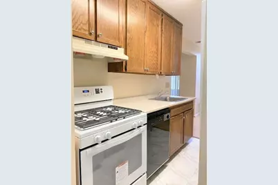 32 Shrewsbury Green Dr #J, Shrewsbury, MA 01545 - Photo 9