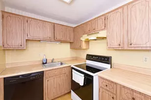 39 Pleasant St, Northborough, MA 01532 - Photo 9