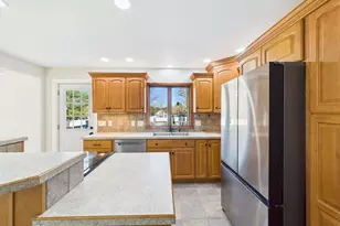 25 Pershing Ave, Acushnet, MA 02743 - Photo 13