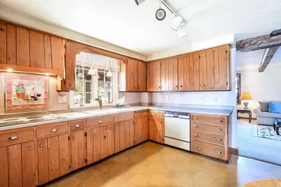 1239 Roseanne St, New Bedford, MA 02740 - Photo 9