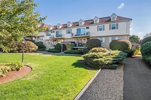 18 Williamsburg, Shrewsbury, MA 01545 - Photo 1