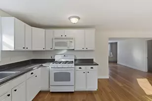 45R S, Bedford, MA 01730 - Photo 11