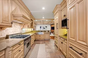 25 Beaver Pl, Boston, MA 02108 - Photo 9