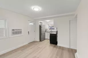 27 Bunker Hill Ave, Lowell, MA 01850 - Photo 15